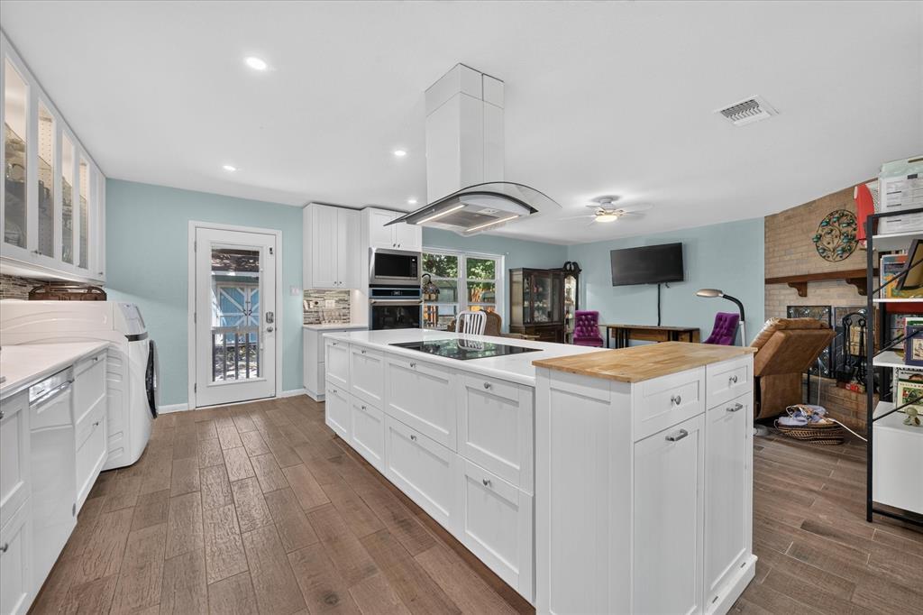 512 Park Center Boulevard Property Photo 11