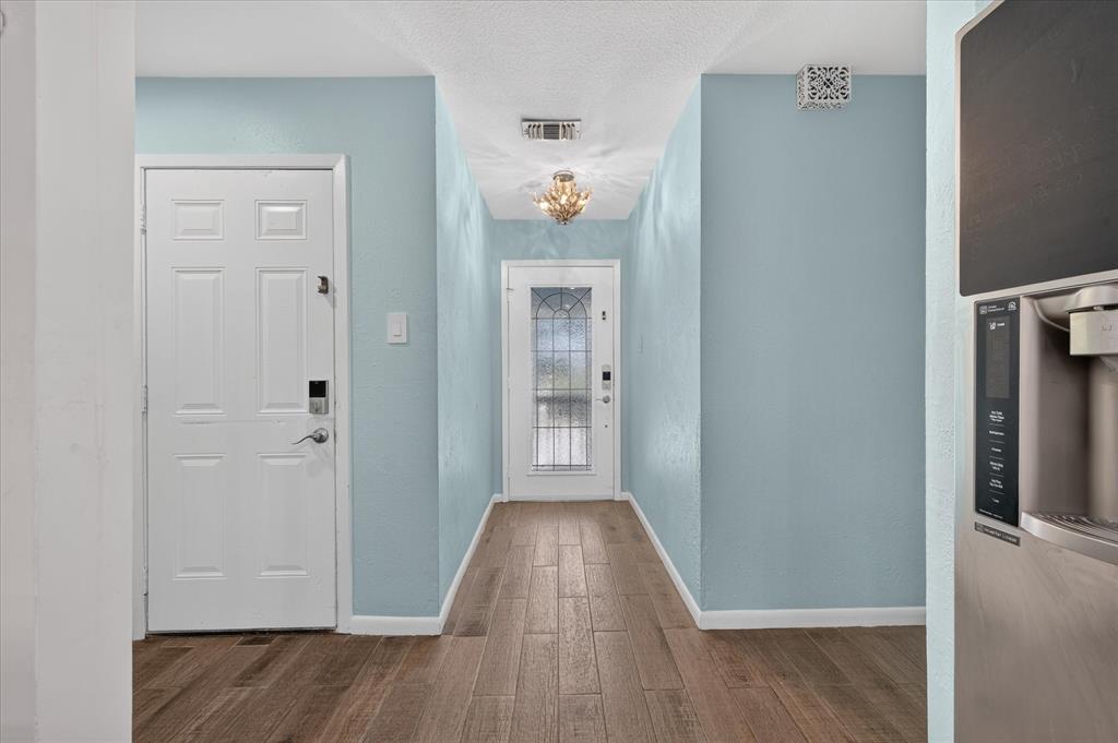 512 Park Center Boulevard Property Photo 13