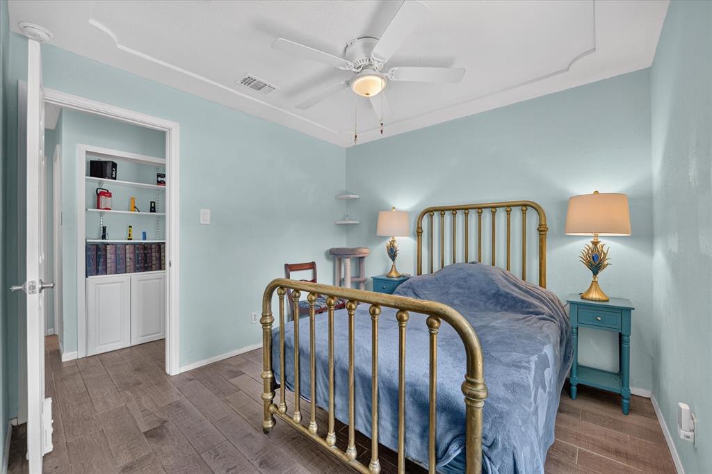 512 Park Center Boulevard Property Photo 14
