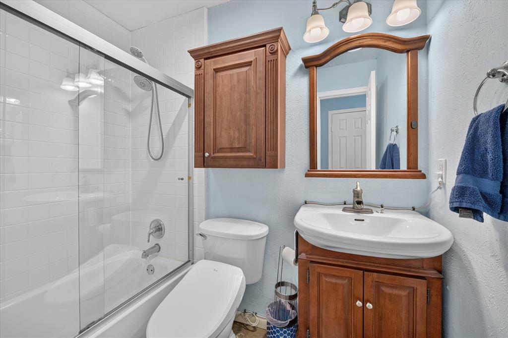 512 Park Center Boulevard Property Photo 16