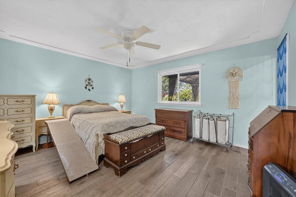 512 Park Center Boulevard Property Photo 17