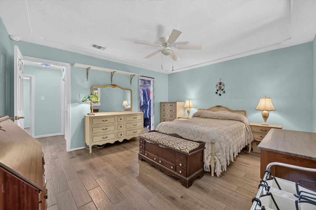 512 Park Center Boulevard Property Photo 18