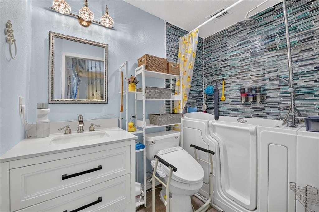 512 Park Center Boulevard Property Photo 20