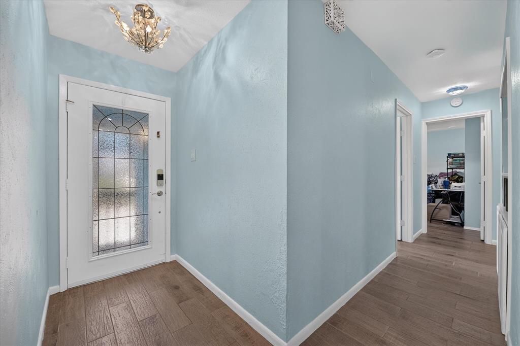 512 Park Center Boulevard Property Photo 26