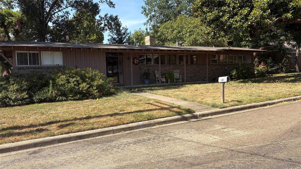 306 E Pine Property Photo 1