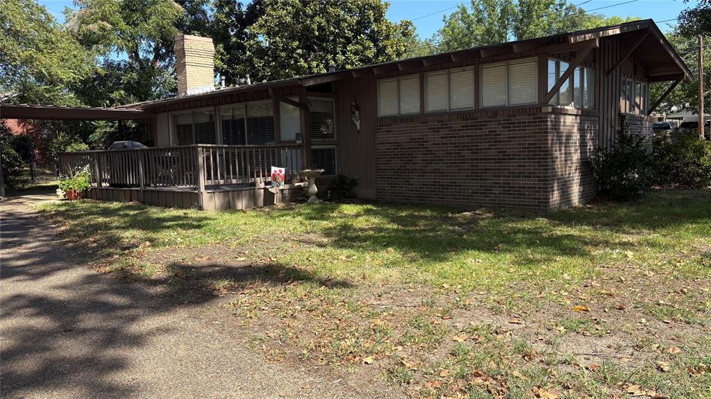 306 E Pine Property Photo 4