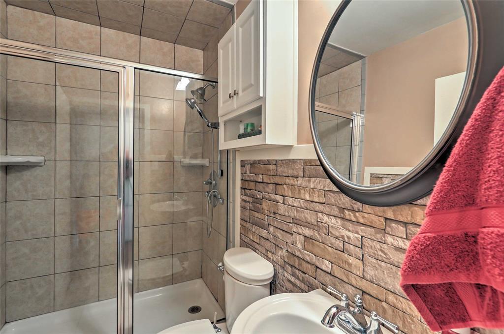 306 E Pine Property Photo 24