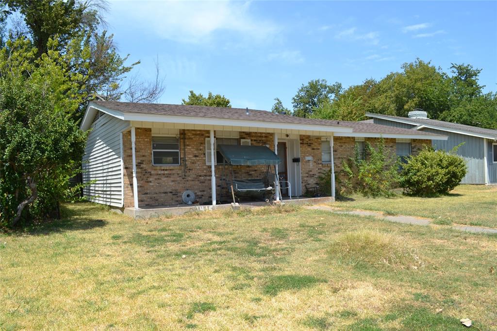 2415 Whit Drive Property Photo 2