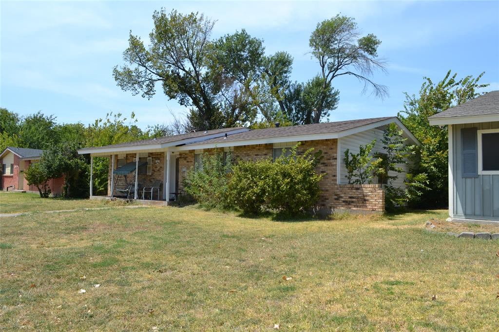2415 Whit Drive Property Photo 3