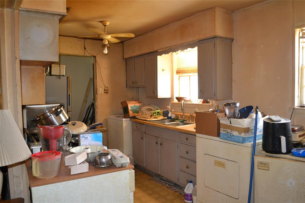 2415 Whit Drive Property Photo 5
