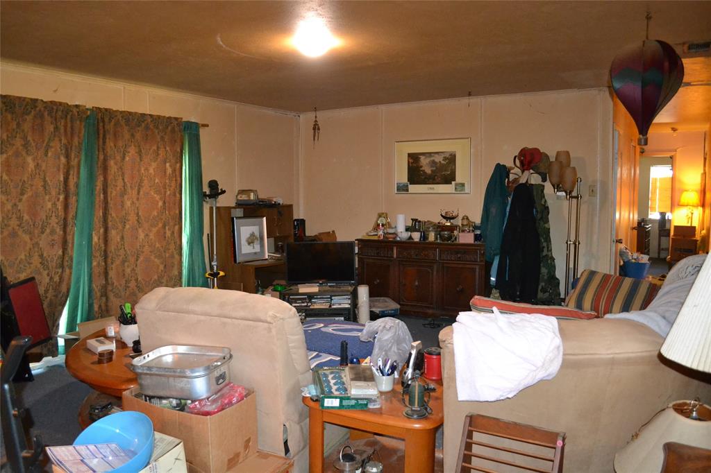 2415 Whit Drive Property Photo 7