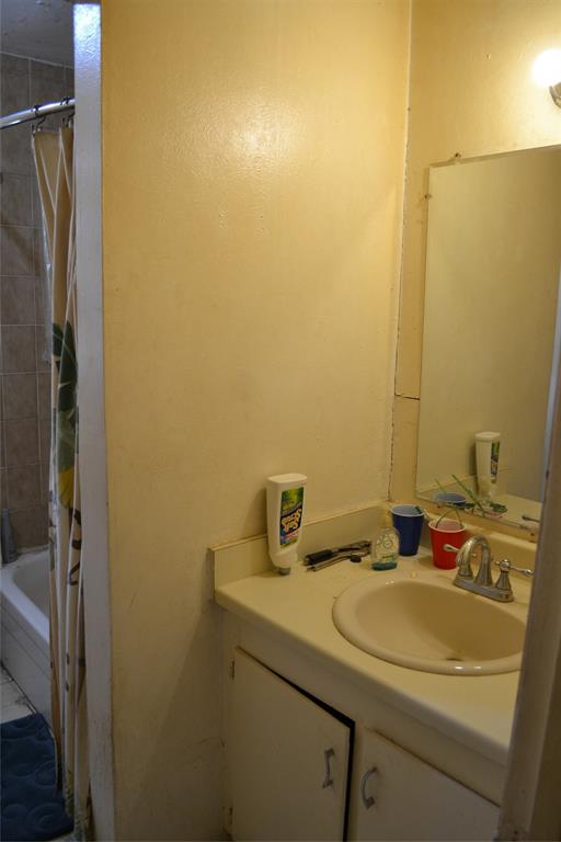 2415 Whit Drive Property Photo 8
