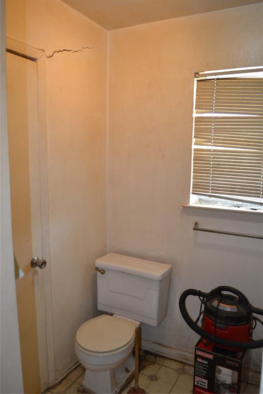 2415 Whit Drive Property Photo 9
