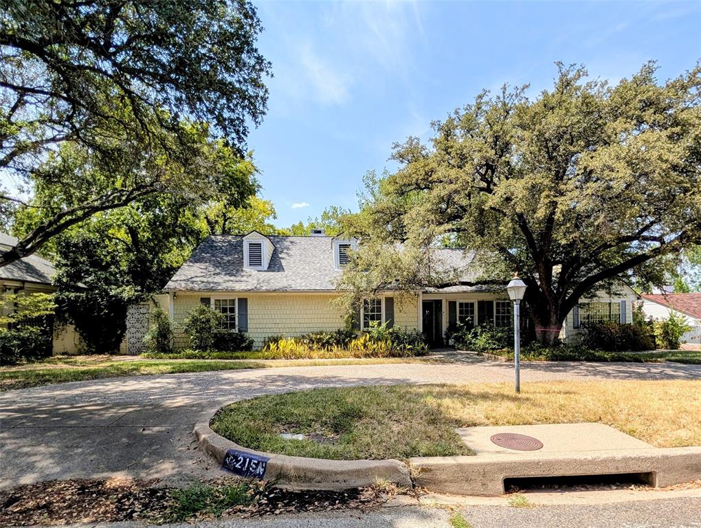 215 N Rivercrest Drive Property Photo 2