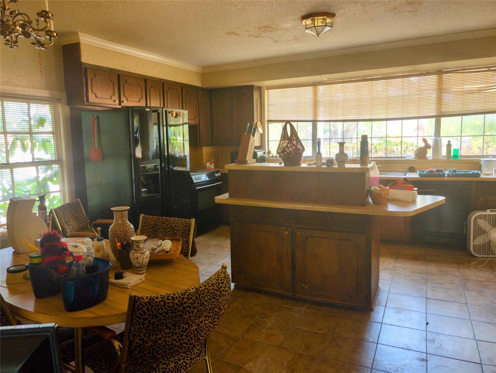 215 N Rivercrest Drive Property Photo 14