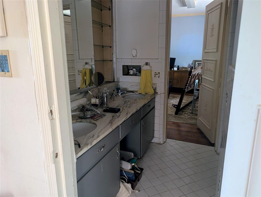 215 N Rivercrest Drive Property Photo 18