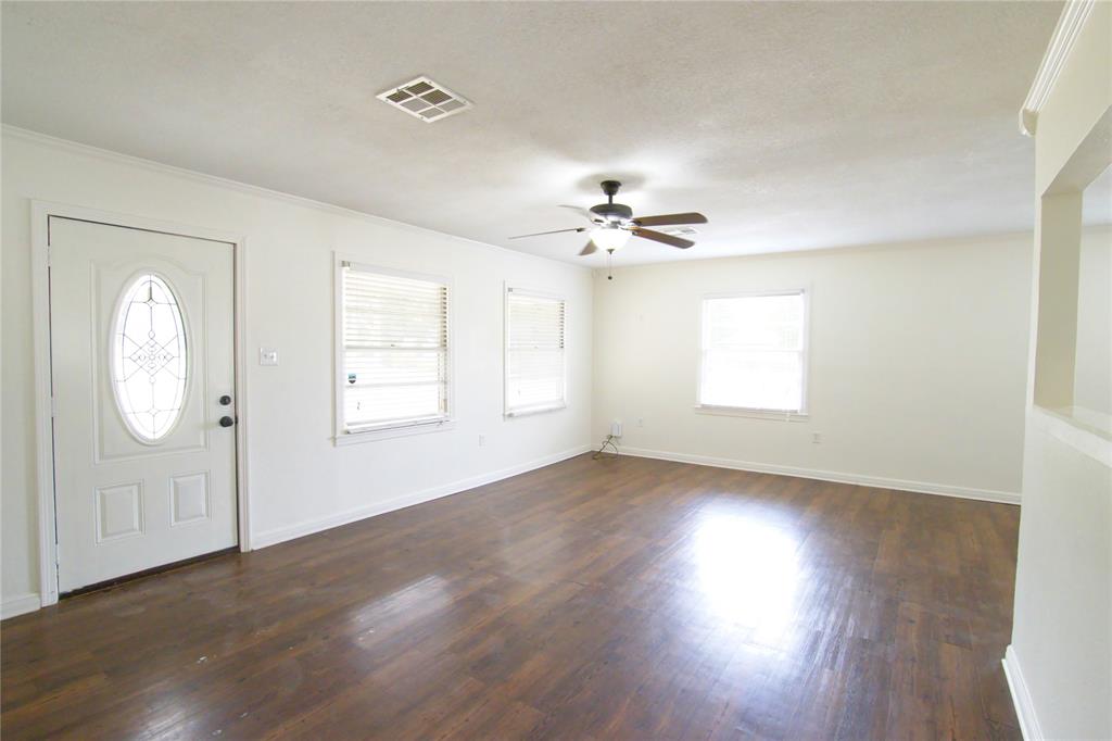 101 Easy Street Property Photo 4