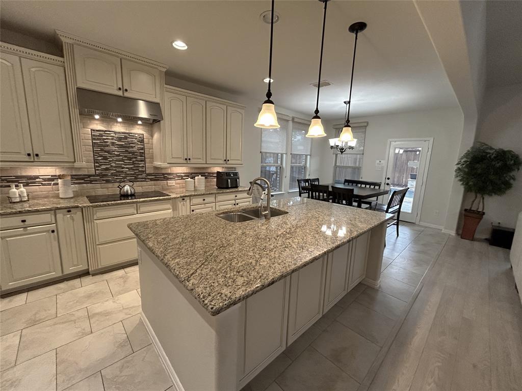 12873 Spring Hill Drive Property Photo 8