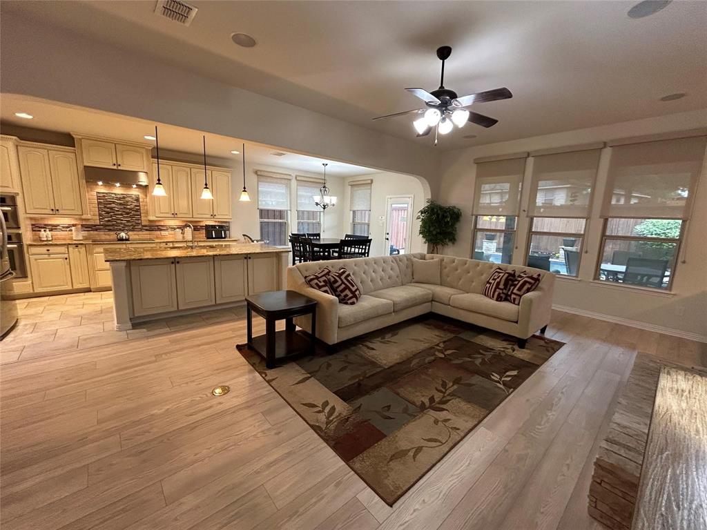 12873 Spring Hill Drive Property Photo 10
