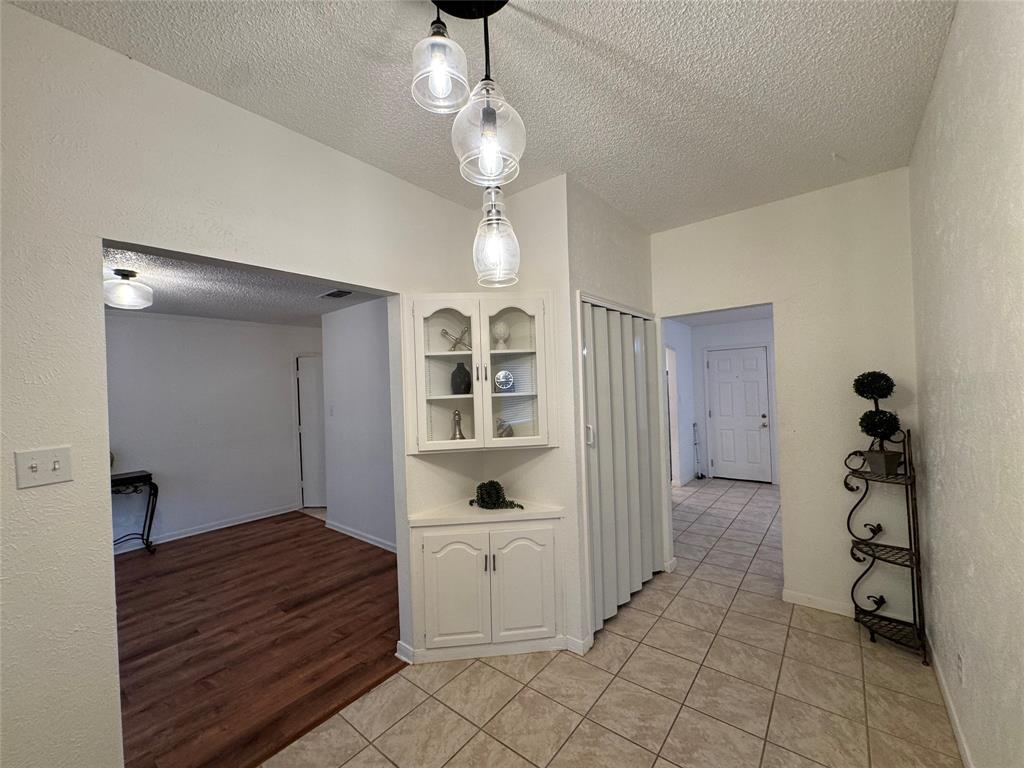 2108 Barron Lane Property Photo 3