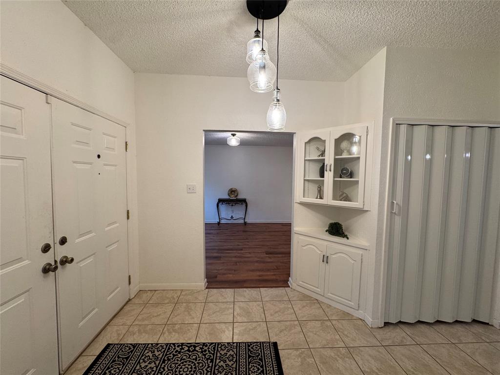 2108 Barron Lane Property Photo 4