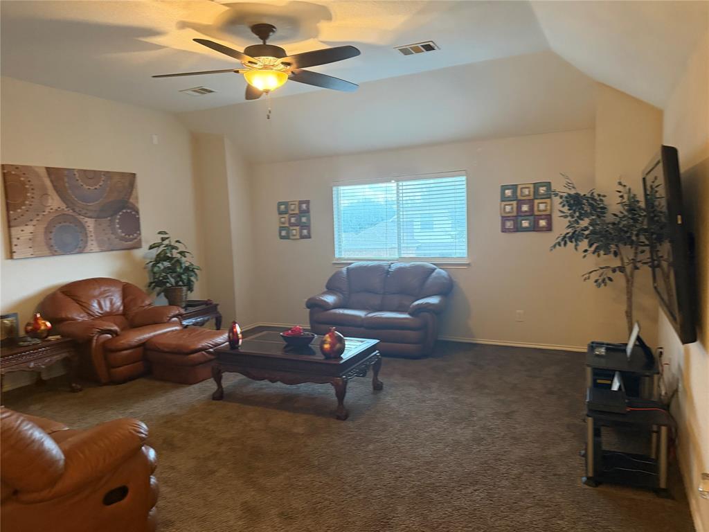 311 Holly Leaf Trail Property Photo 18