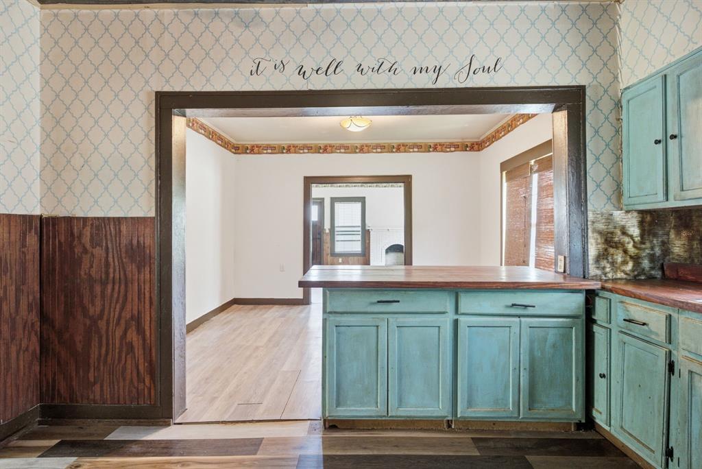 506 E Longview Street Property Photo 8