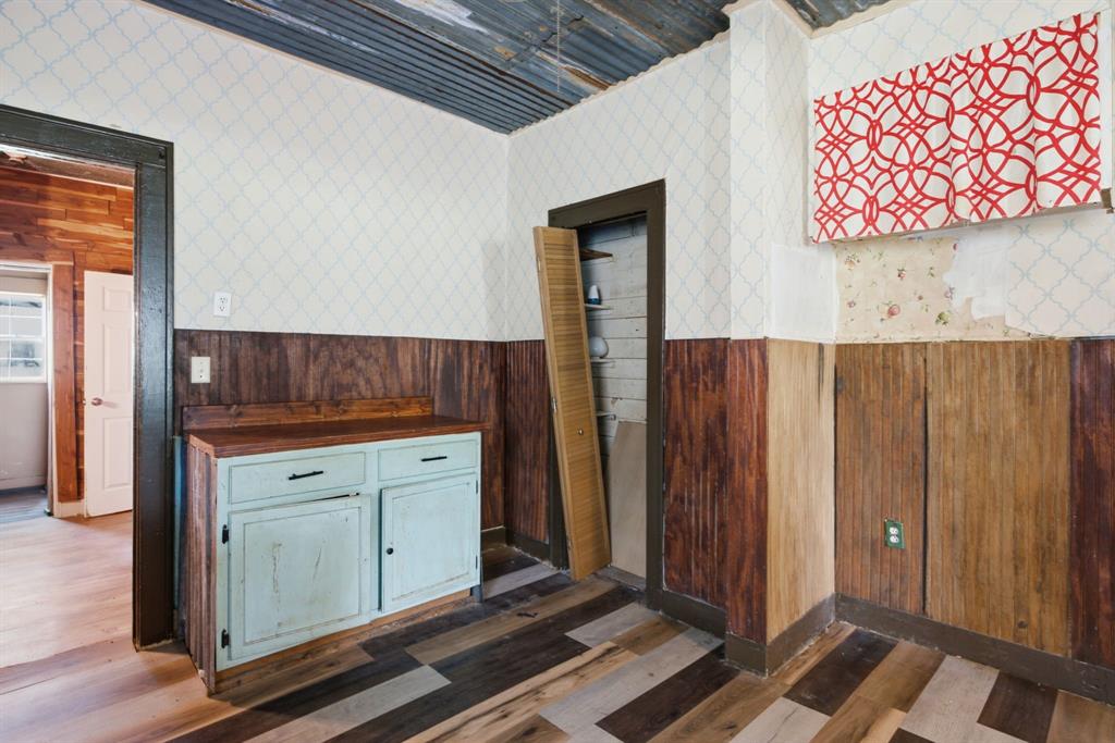 506 E Longview Street Property Photo 10