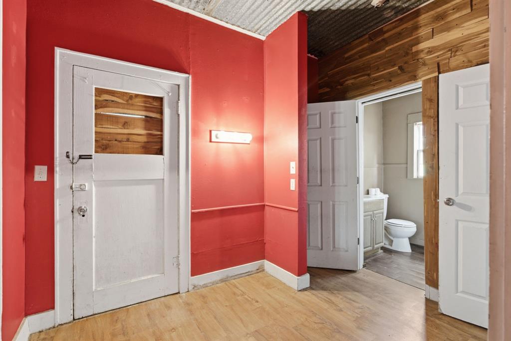 506 E Longview Street Property Photo 19
