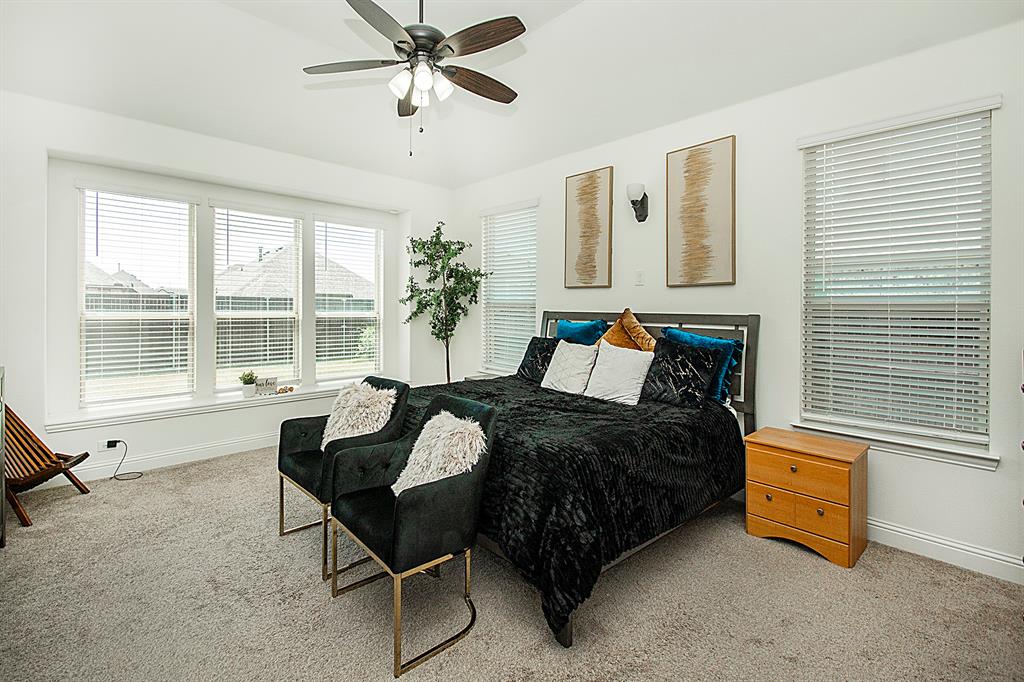 1420 Stoneleigh Place Property Photo 4