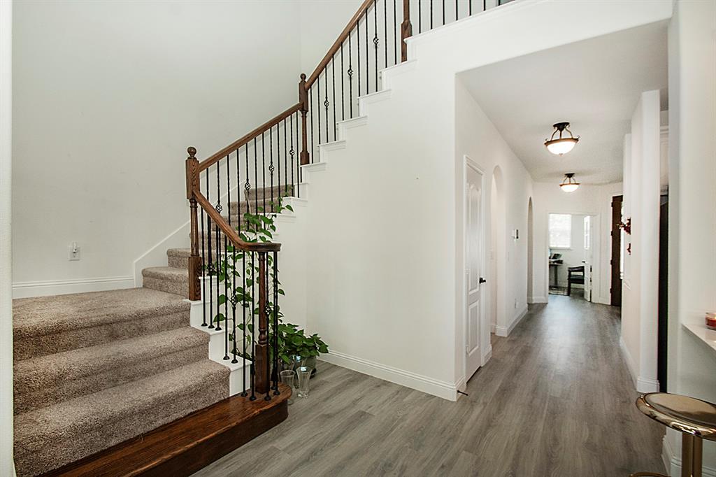 1420 Stoneleigh Place Property Photo 8