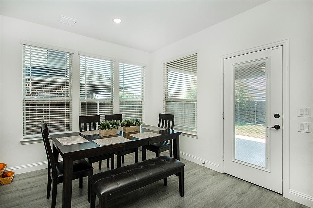 1420 Stoneleigh Place Property Photo 12