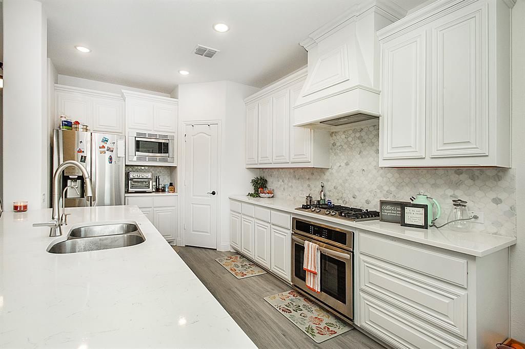 1420 Stoneleigh Place Property Photo 13