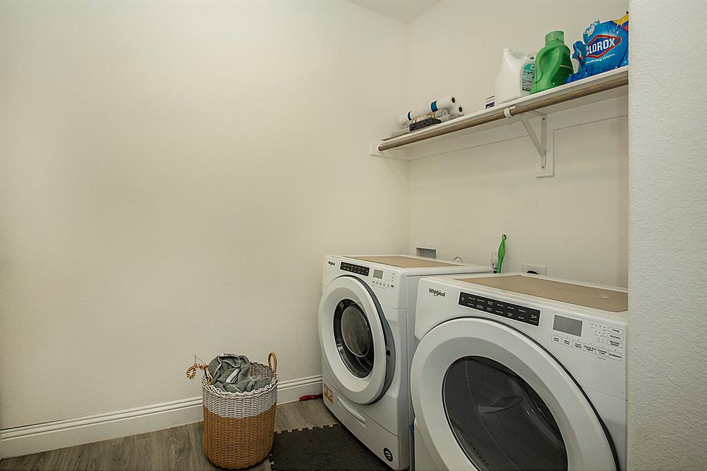 1420 Stoneleigh Place Property Photo 28