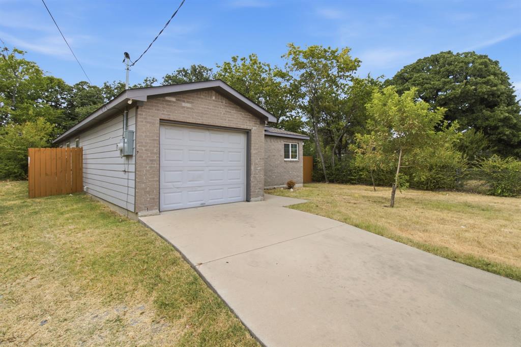 3923 Metropolitan Avenue Property Photo 3