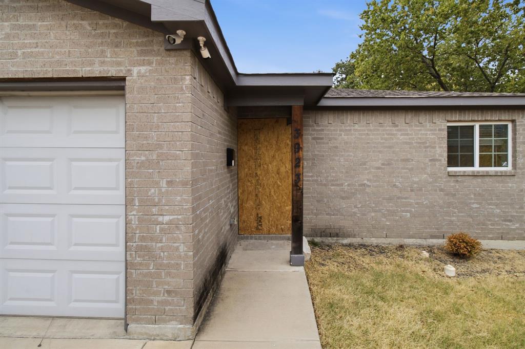 3923 Metropolitan Avenue Property Photo 5