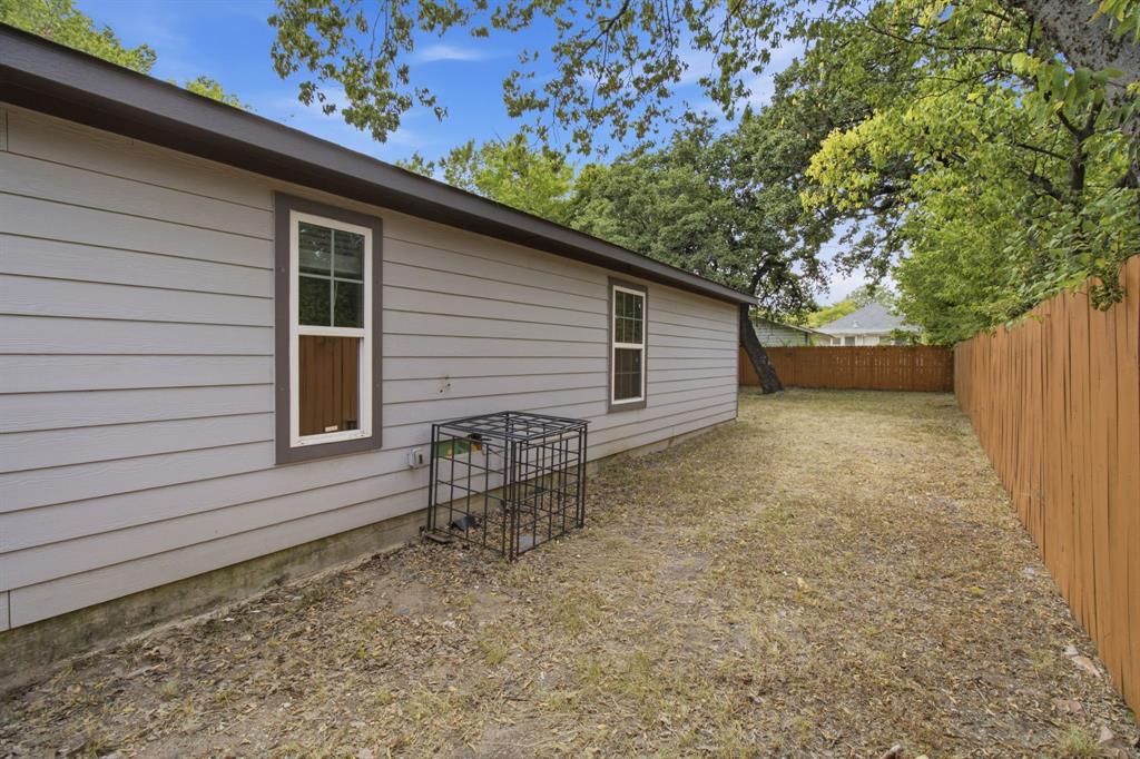 3923 Metropolitan Avenue Property Photo 6