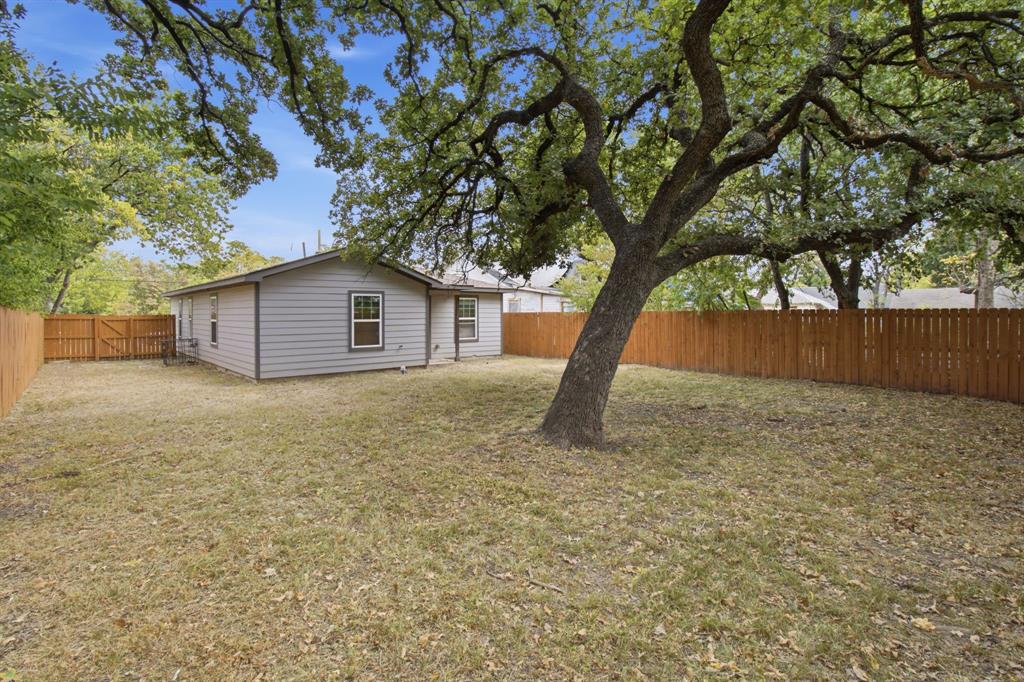 3923 Metropolitan Avenue Property Photo 7