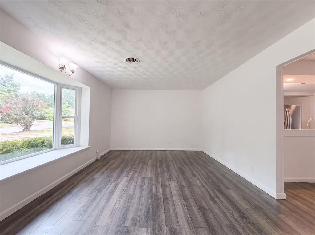 1805 Brookview Drive Property Photo 6