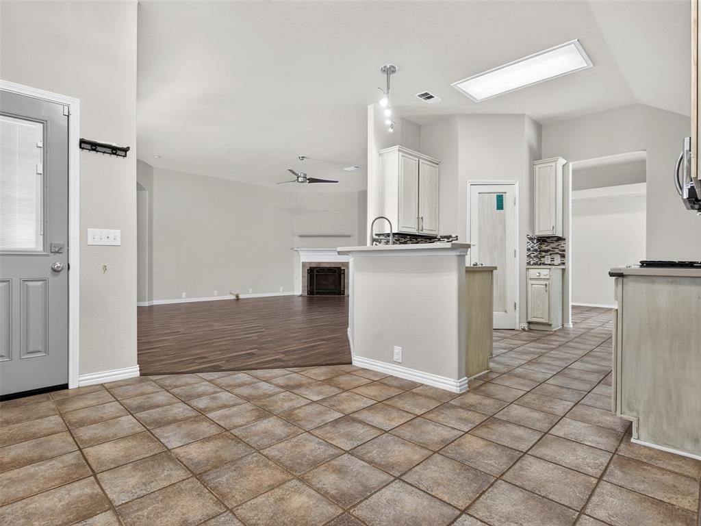 1049 Broken Spoke Drive Property Photo 12