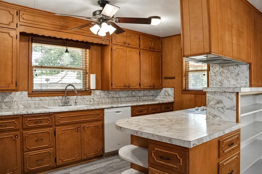 405 W Neely Avenue Property Photo 8