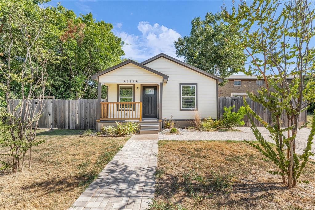 313 E Texas Avenue Property Photo 1