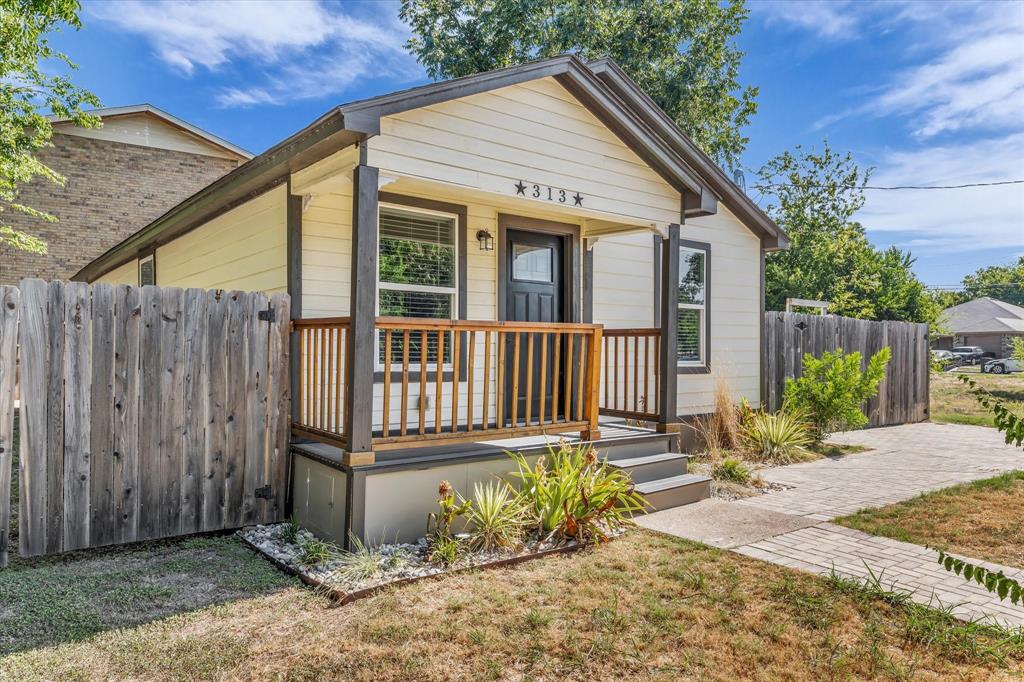 313 E Texas Avenue Property Photo 4