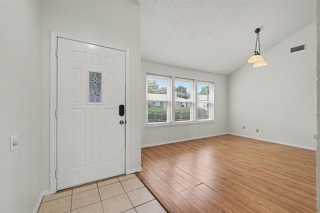 2926 Hilltop Drive Property Photo 4