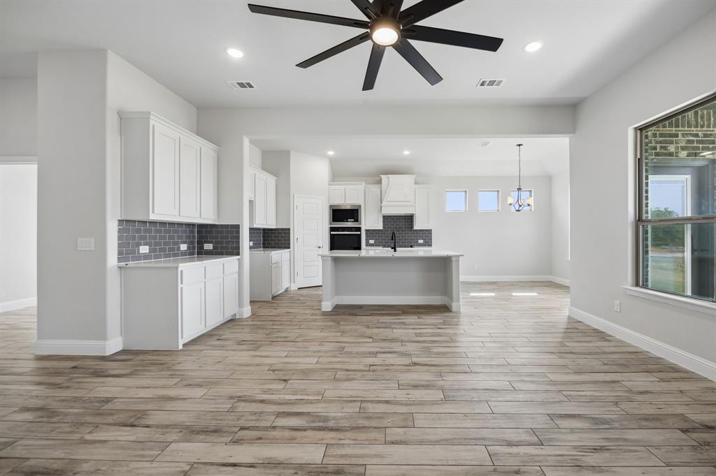 725 Windward Court Property Photo 8