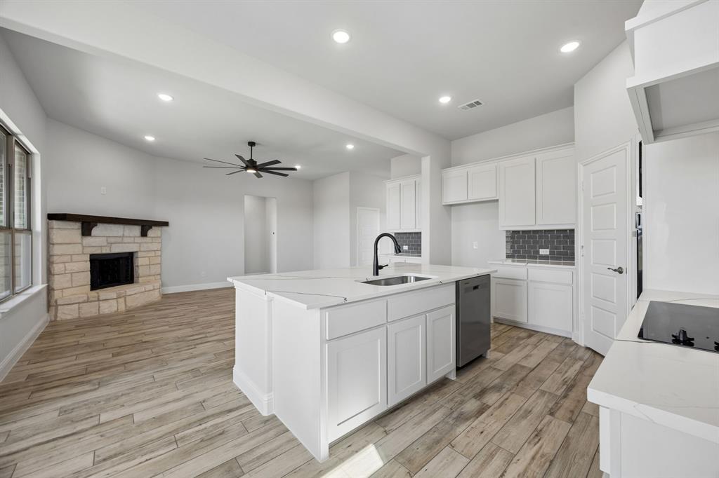 725 Windward Court Property Photo 17