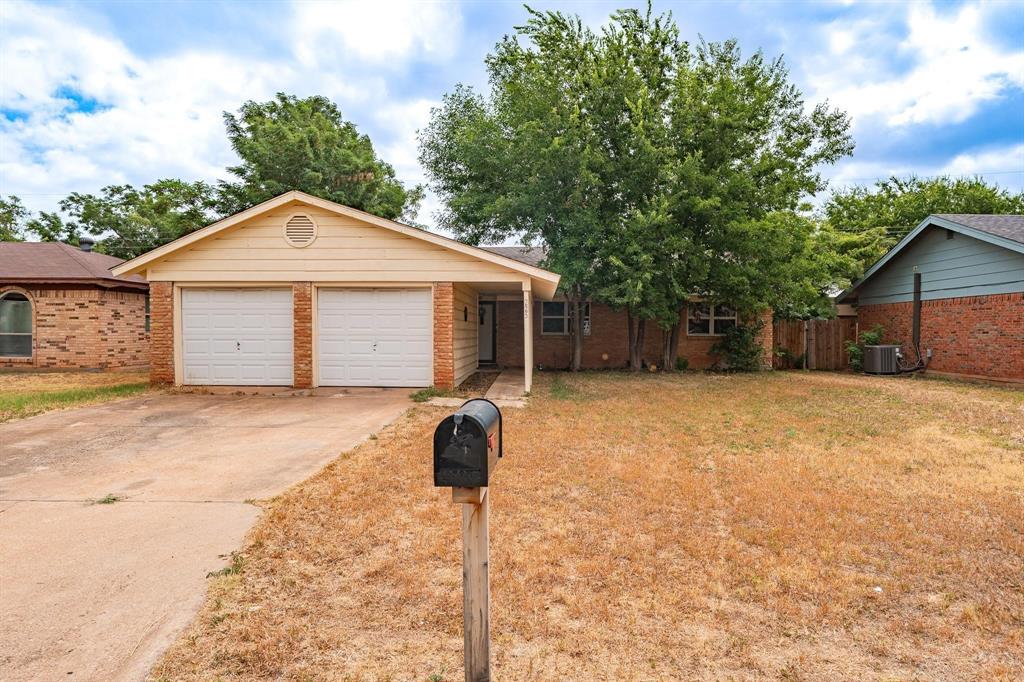 225 N La Salle Drive Property Photo 1