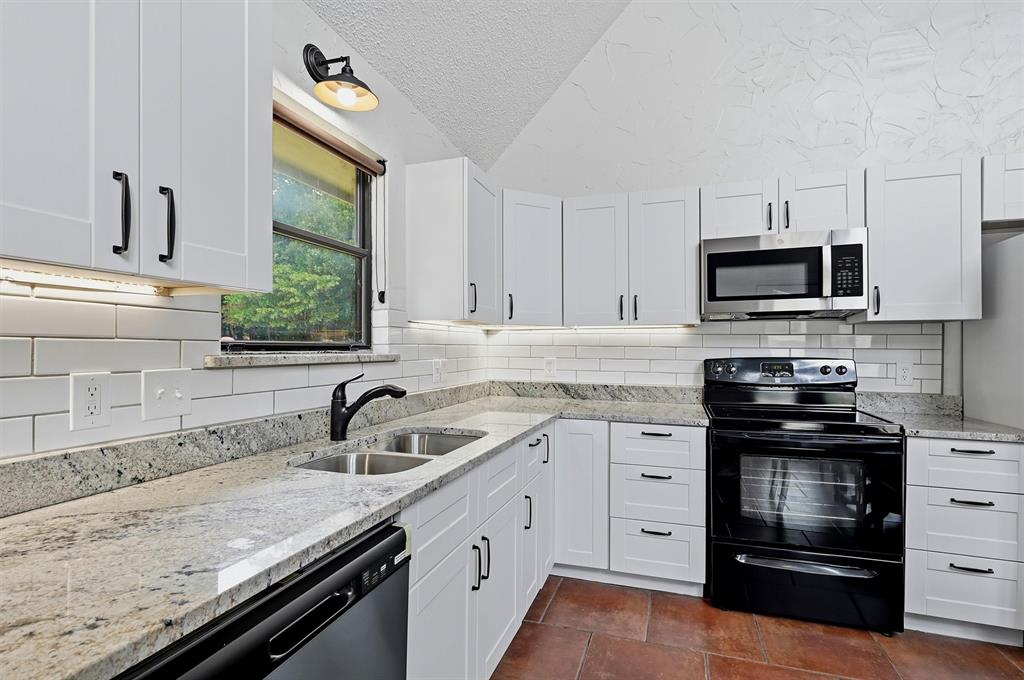 103 Pontiac Drive Property Photo 12