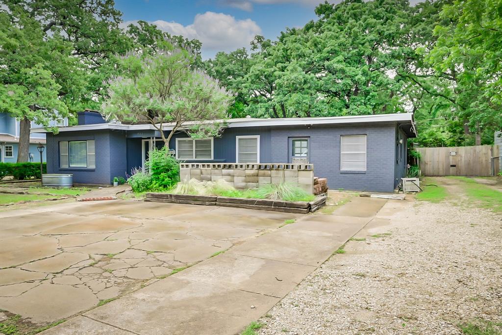 1122 W Park Row Drive Property Photo 3