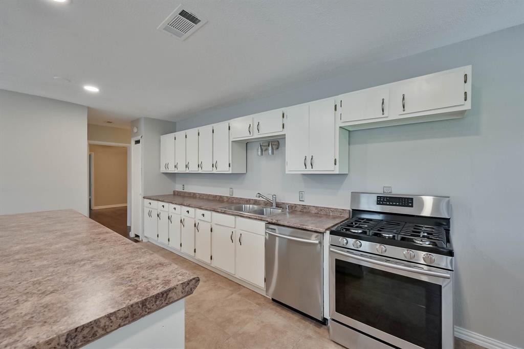 1122 W Park Row Drive Property Photo 15